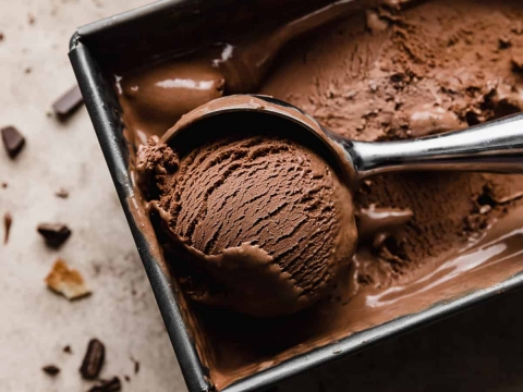 Sladoled sa crnom čokoladom