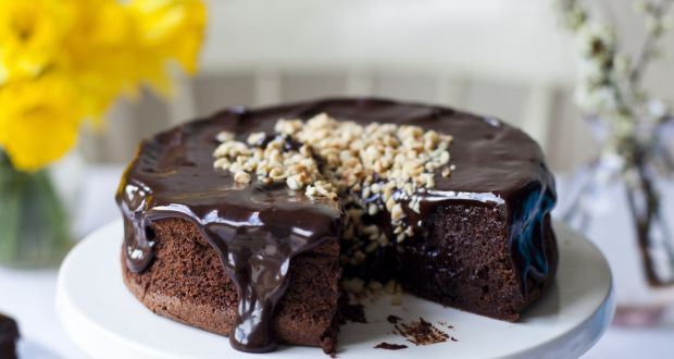 Mud cake od tamne čokolade i lešnika