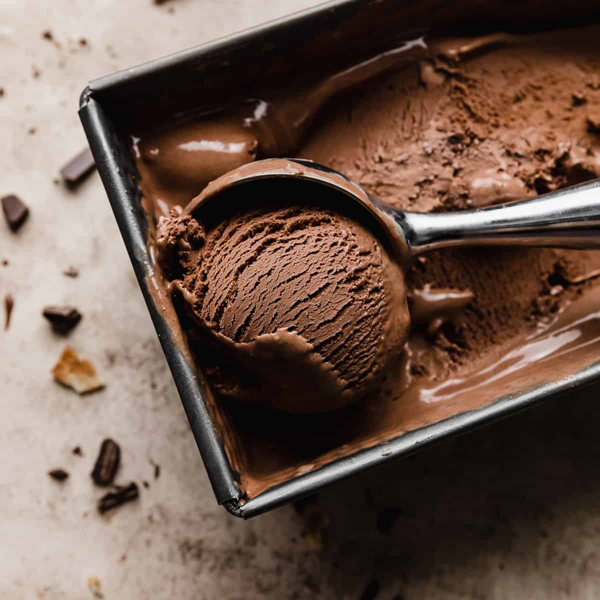 Sladoled sa crnom čokoladom